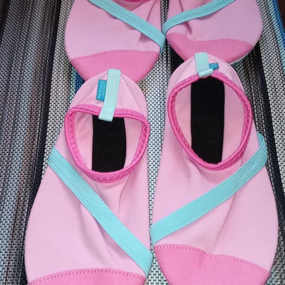 FitKids by fitkicks pink spandex sock fit shoe